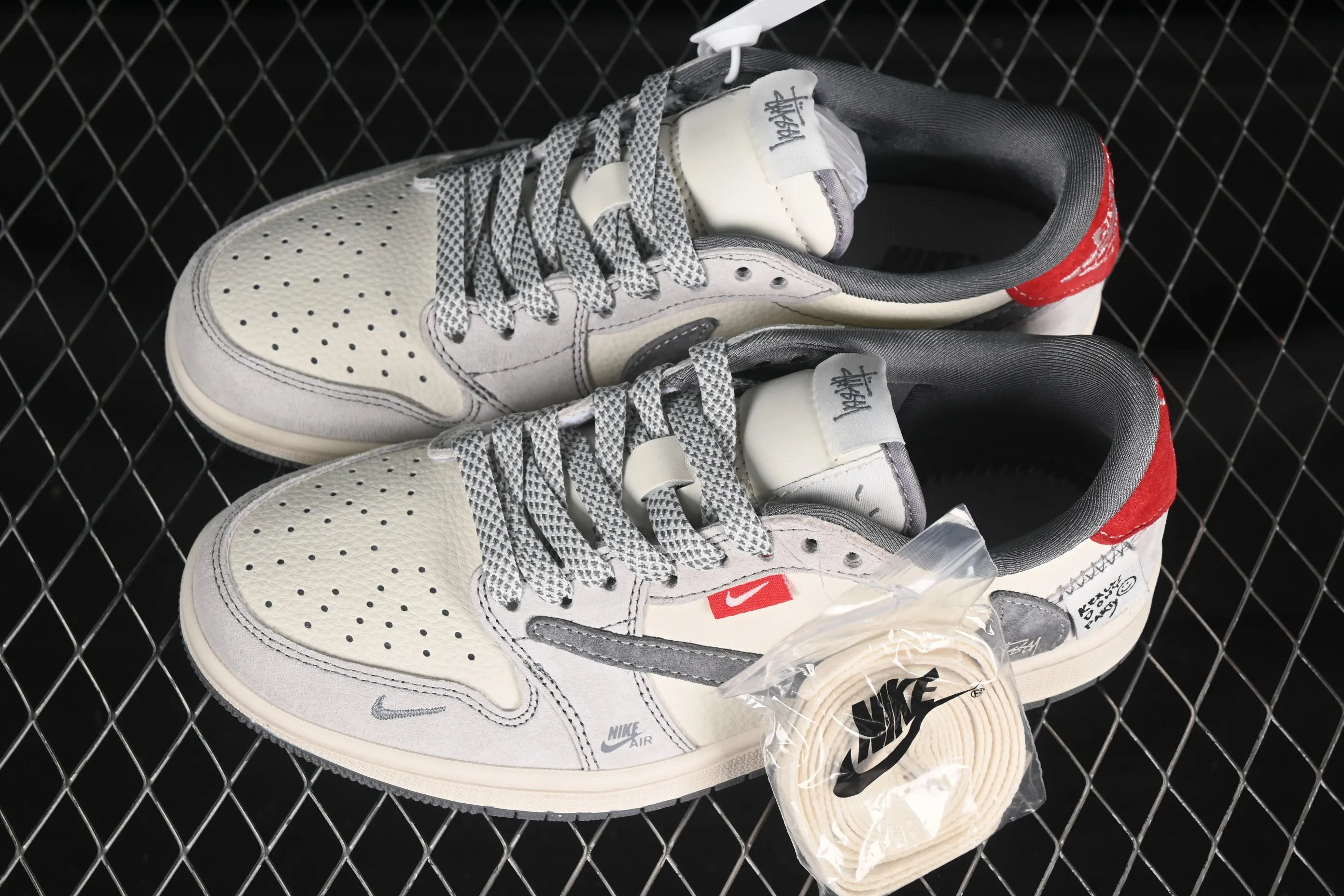All categories Air Jordan Jordan series basketball shoes Air Jordan 1 Low high-end customized low-top sneakers Travis Scott x Fragment Design x Air Jordan 1 Low OG SP AJ1 Joe 1 Stussi joint gray and red fabric low-top cultural casual sneakers YX5066-300